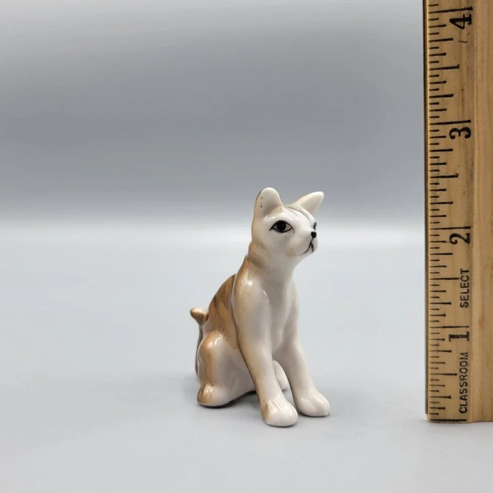 Vintage Ceramic Cat Kitten Figurine Home Shelf Decor 2.25